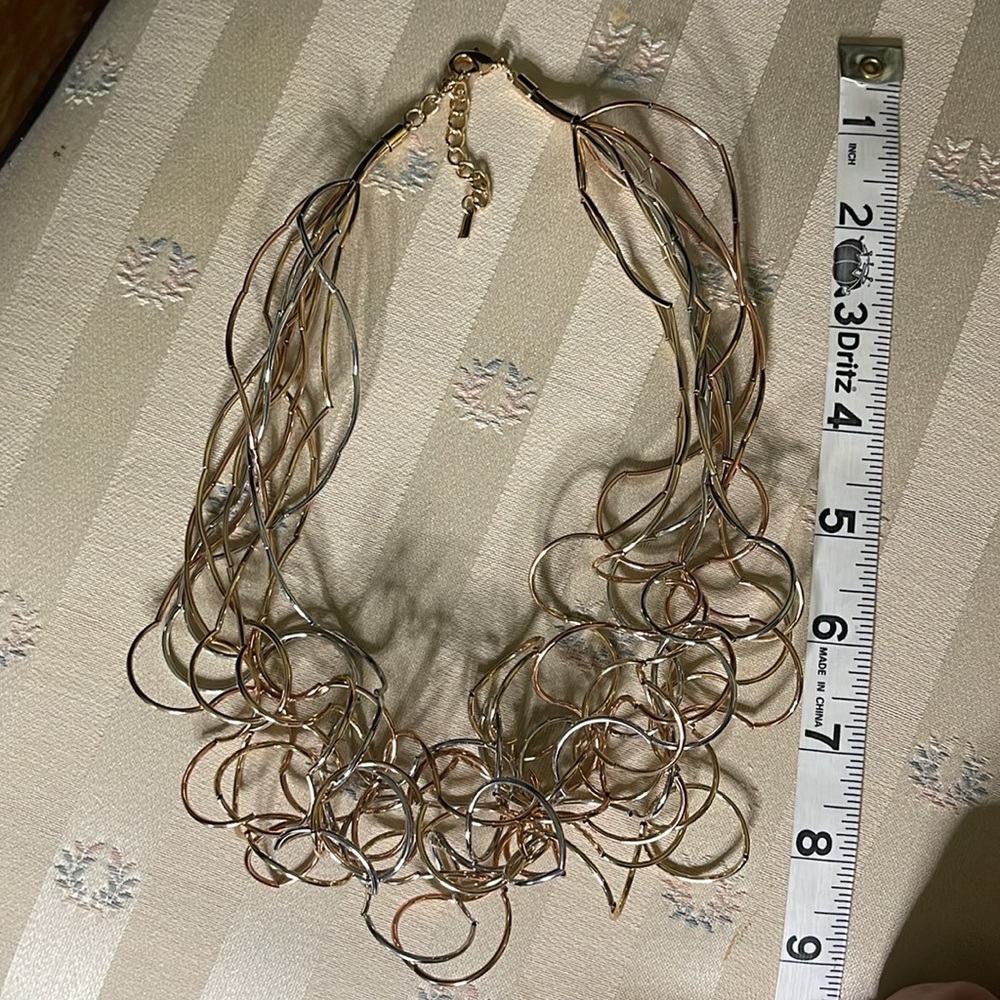 B&P Gold tone 10 strand wavy necklace with lobster claw clasp and extender NWOT - Picture 5 of 7